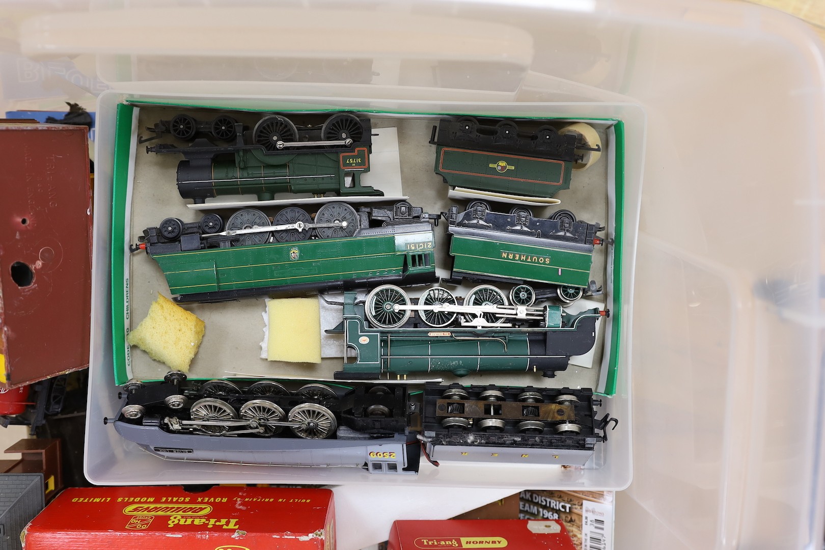 Kit built 00 gauge locomotives and tenders, others including Graham Farish, Triang, rolling stock etc.